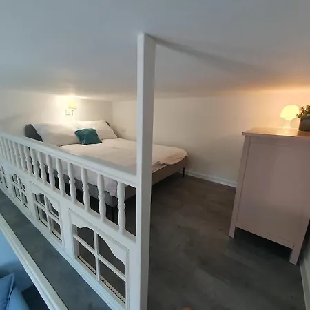 Frida-podwale-balcony-free-parking-wifi 브로츠와프