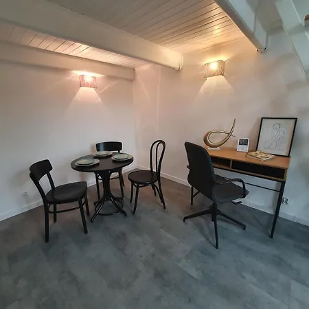 Frida-podwale-balcony-free-parking-wifi Βρότσλαβ